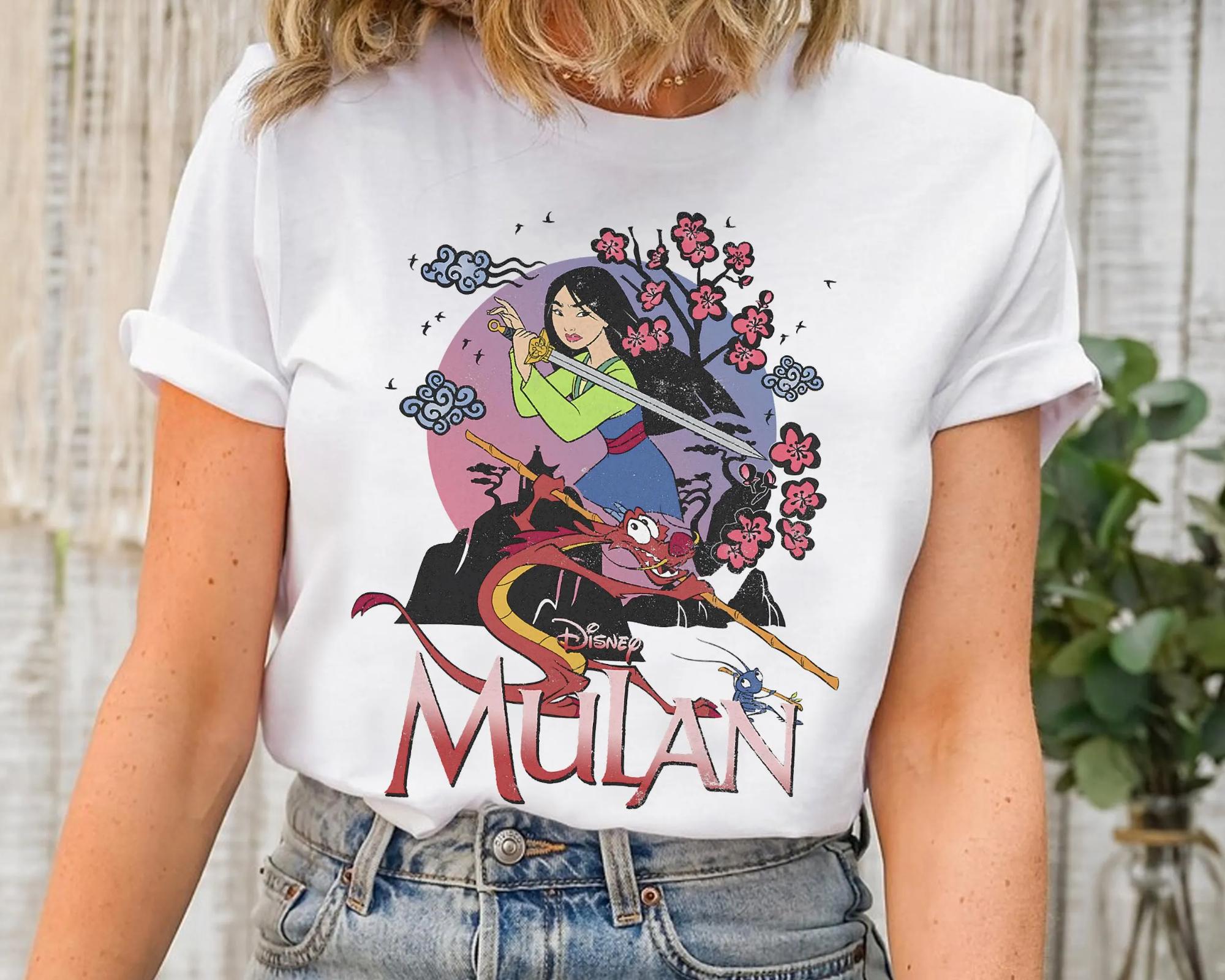 Лето 2026 Дисней Мулан и Мушу Графическая Футболка Мужская Женская Модная Хлопковое Качество Повседневная Свободная Короткий Рукав Классическая Унисекс S
