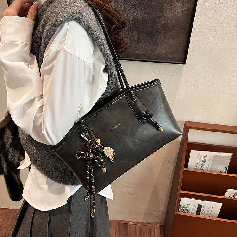 Premium texture large-capacity commuter bag women's 2025 new autumn and winter shoulder underarm bag niche light luxury tote bag