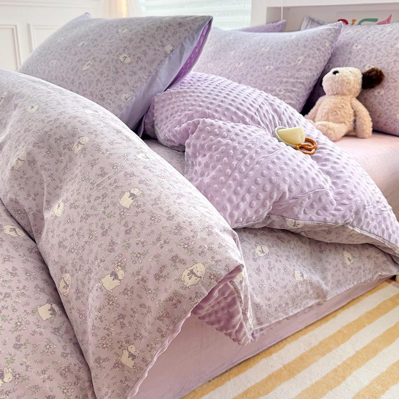 

Мультяшный комплект из четырех предметов: сторона А - хлопок, сторона Б - флис из бобов, утолщенный пододеяльник из молочного кораллового флиса, простыня - комплект из трех предметов bed3pc 150x200cm quilt core