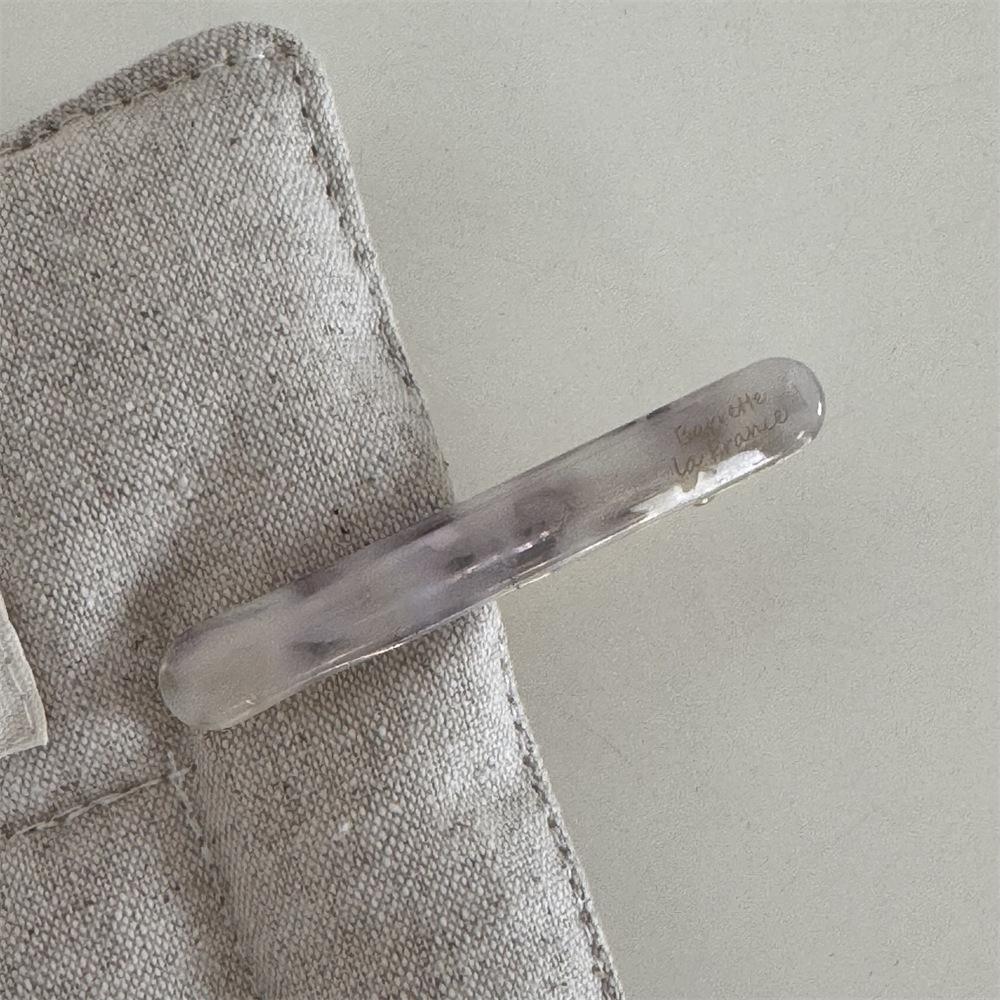Korean version of the gold label cute little baguette one-word clip French acetic acid texture solid side bangs clip