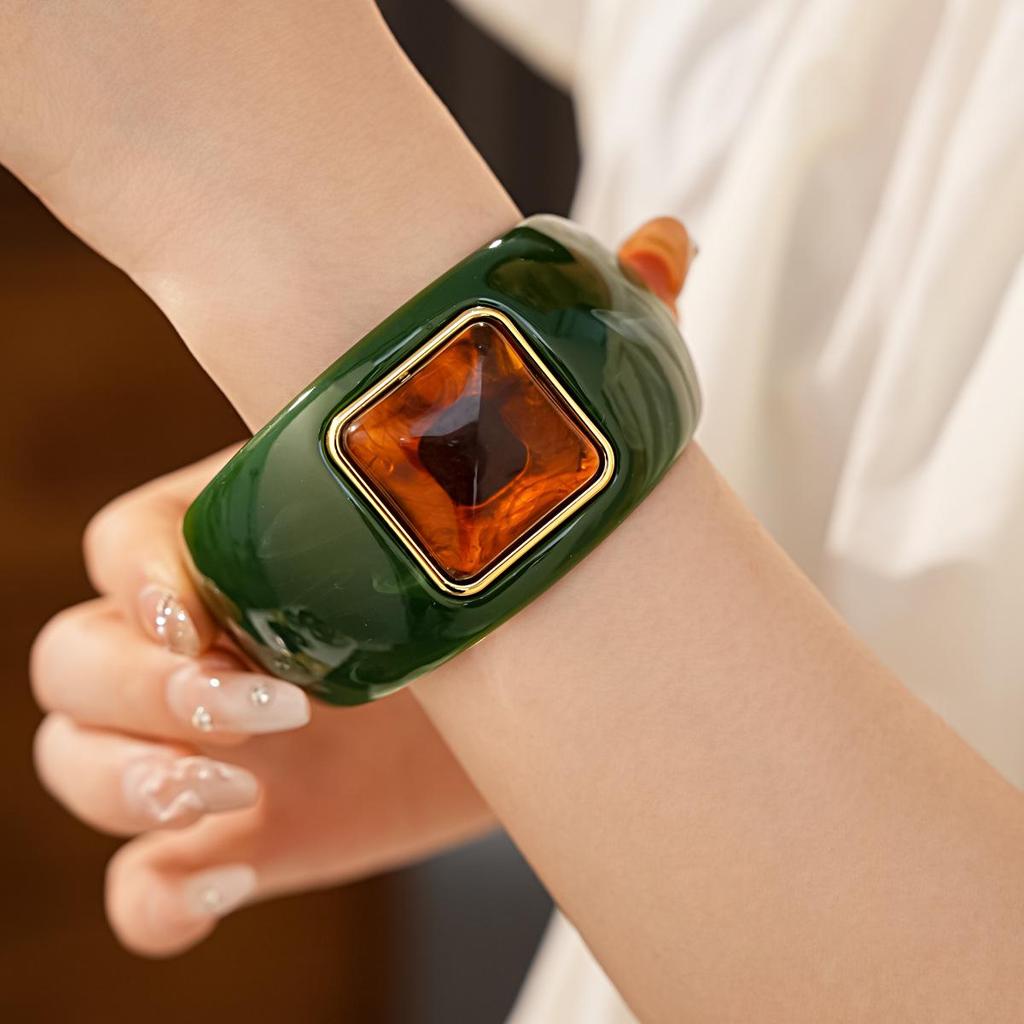 Bracciale Quadrato Acrilico Retrò Gradiente Zucchero: Gioielleria di Alta Gamma alla Moda con una Personalità Unica.