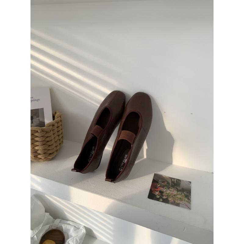 Flat-bottomed Mary Jane shoes women's shoes spring and autumn 2025 new round head shallow mouth one-word belt with skirt single shoes