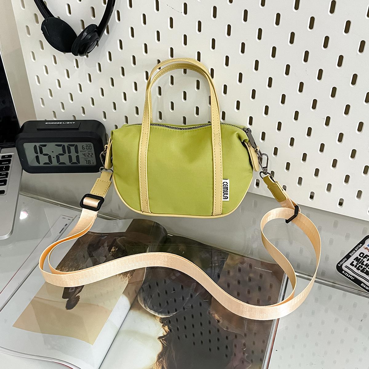

Autumn and winter high-end messenger bag women s lightweight nylon casual bag sports small square bag men