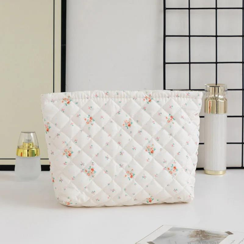 Floral Print Quilted Cosmetic Bagfor Girl Large Toiletry Pouch Organizer for Handbag Cute Women Wash Travel Accessories