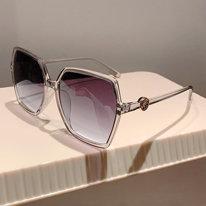

KAMMPT Oversized Square Sunglasses Women Stylish Gradient Outdoor Shades for Travelling Trendy Brand Design Fashion Sun Glasses as picture shows