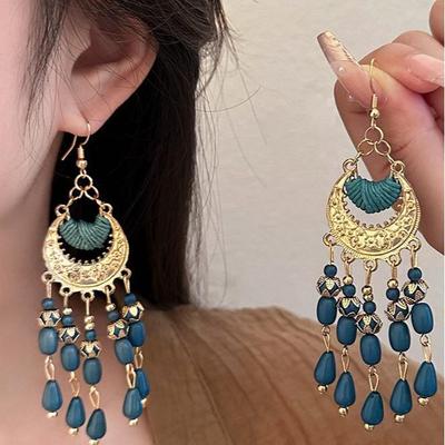 Retro Ethnic Tassel Earrings: Bohemian Slimming Jewelry for Women’s Summer Travel Photos.