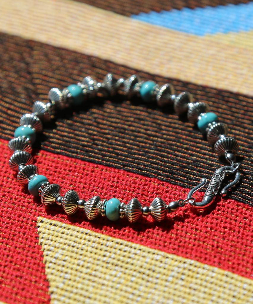 Knd Navajo Turquoise Bead Bracelet