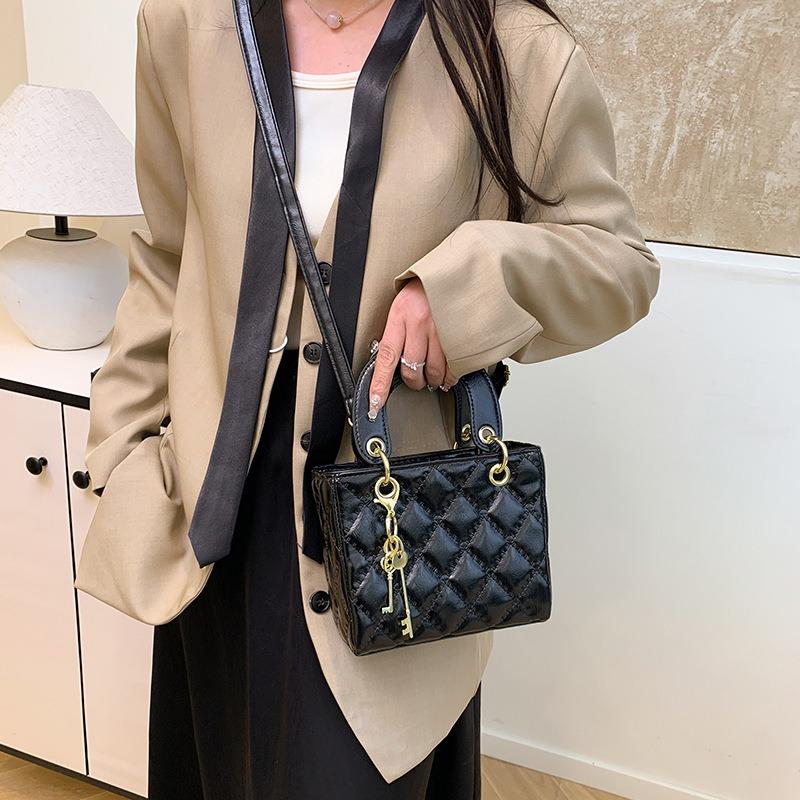 New Fashionable and Versatile Daily Practical Commuting Hand Bag Solid Color Simple Shoulder Messenger Bag Women's Bag