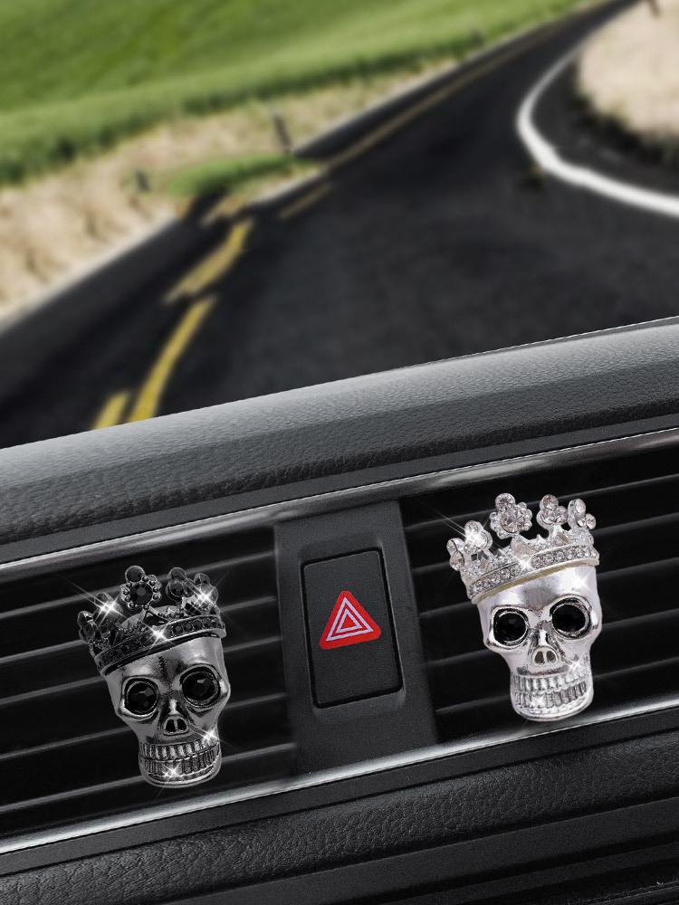 New Skull Style Perfume bottle car Air conditioning outlet perfume car perfume car interior accessories car fragrance