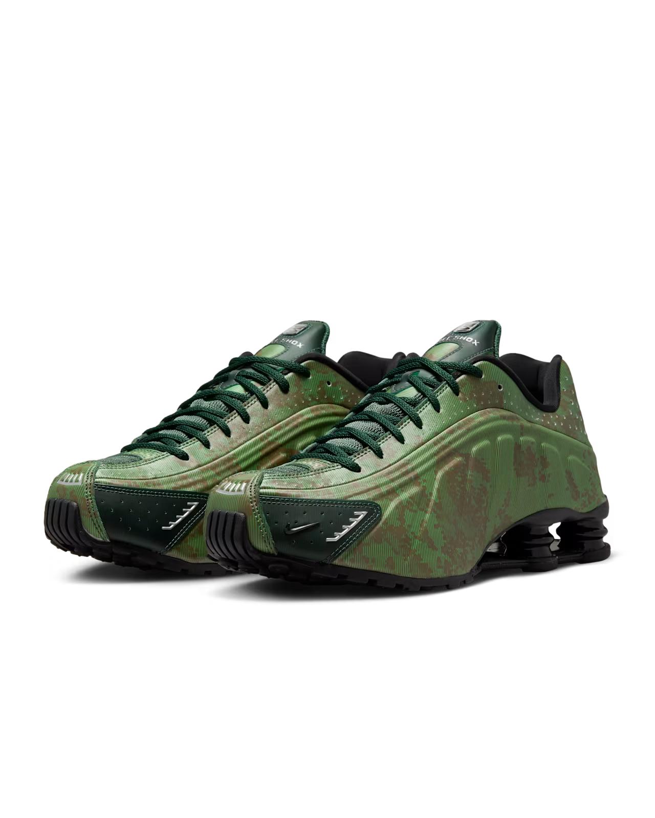 IQ0636-300 Nike Shox R4 Noble Green and Team Kelly Green (Men s) 6