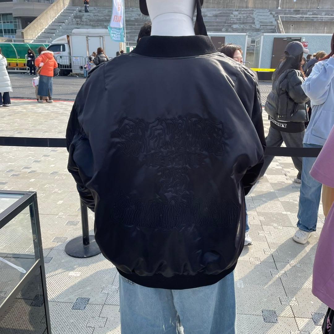 

[Б/У] Куртка стадионная для фан-встречи Seventeen CARAT LAND