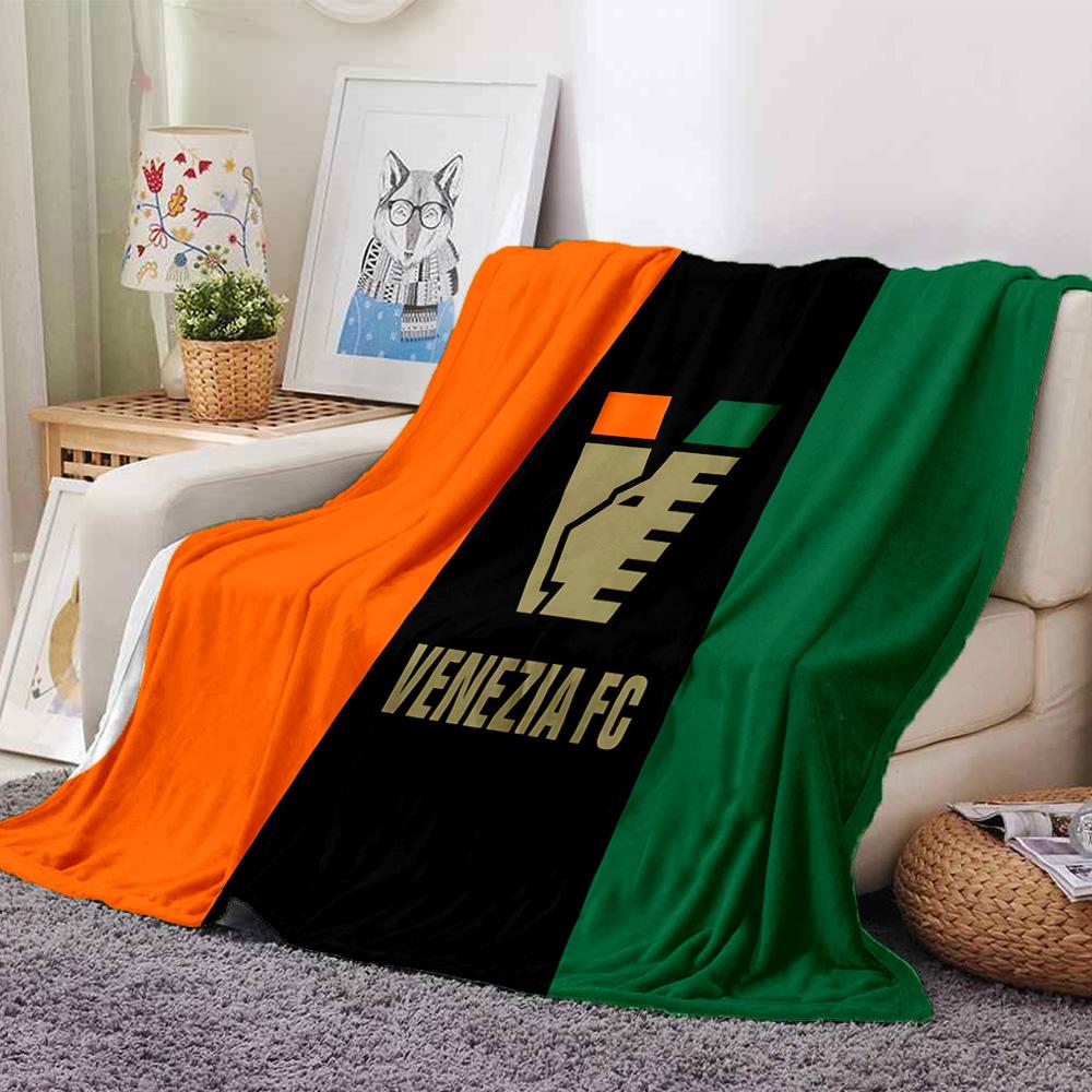 Vene-zia Fußball Flanelldecke, Weiches Polyester, Modernes Design, Ganzjahres für Camping, Reisen, Geschenke für Feiertage oder Geburtstage