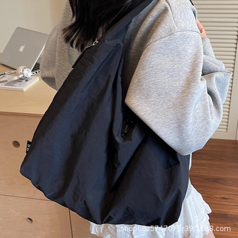 2025 New Large Capacity Versatile Portable Canvas Bag Premium Sense Tote Bag Fashion Commuter Underarm Shoulder Bag Women