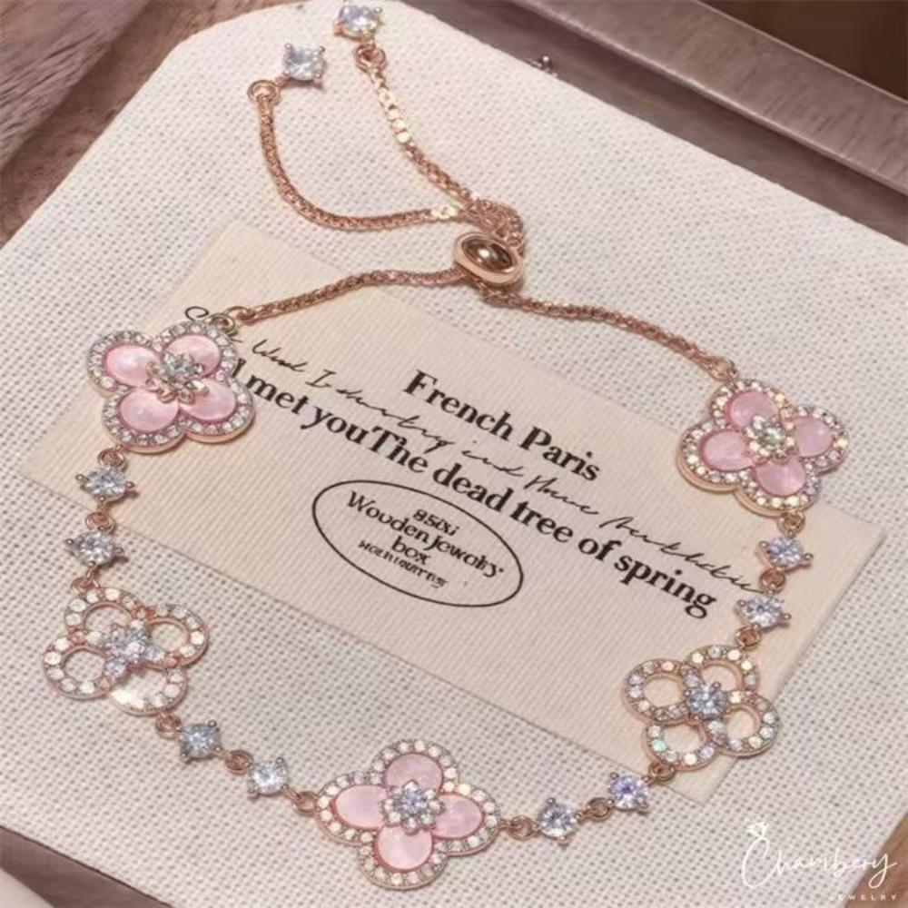 Fashionable Lucky Four-leaf Clover Natural Mother-of-pearl Pull-out Bracelet for Women A Light Luxury and High-end Floral Jewelry Accessory