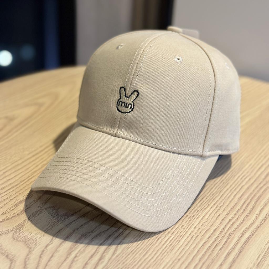 Spring and summer new cartoon embroidered baseball cap for women, versatile hard-brimmed cap, outdoor sun hat that makes the face look smaller and