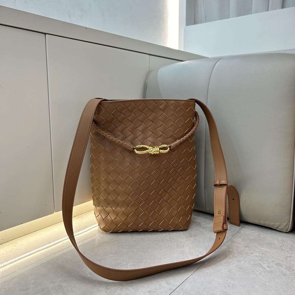 Cross-border handmade cowhide woven bag large-capacity messenger bag niche bucket bag portable women's bag single shoulder messenger bag