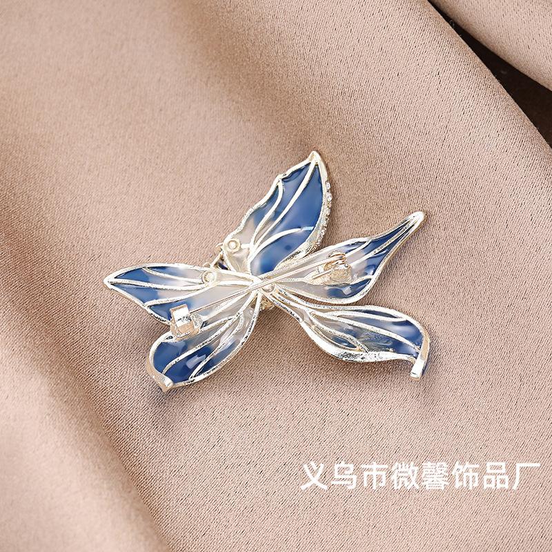 Blue Enchantress Iris Brooch, High-end Diamond-encrusted Personalized Suit Temperament Accessories, Flower Pin Brooch