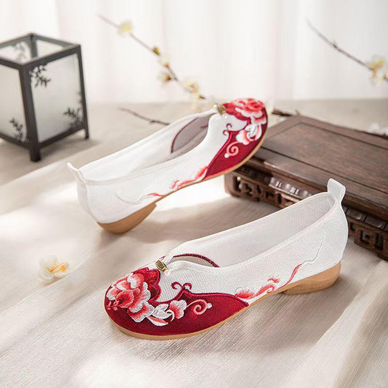 Woman's New Summer Mesh Shallow Low Heel Embroidered Shoe Soft Sole Non Slip Breathable Ethnic Style Round Toe Nude Shoes Sandal