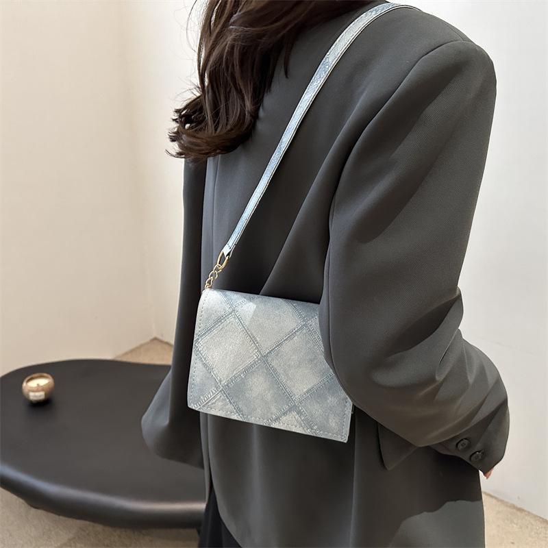 Fashion personality leisure commuter messenger bag fashion shoulder bag 2024 summer new simple fashion small square bag