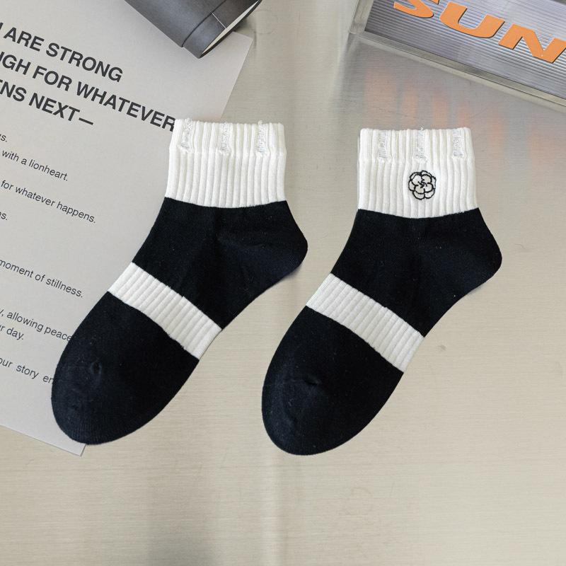 5/10 Pairs Casual Women's Mid Calf Socks Spring Summer Lightweight Black and White Striped Embroidered Cotton Socks Cute Teenage Girls' Long Socks