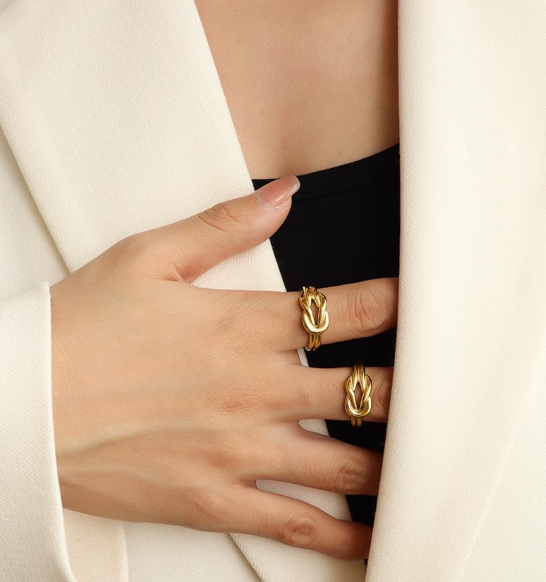 Marka French Niche Love Knot Ring In 18K Gold Titanium Steel A198
