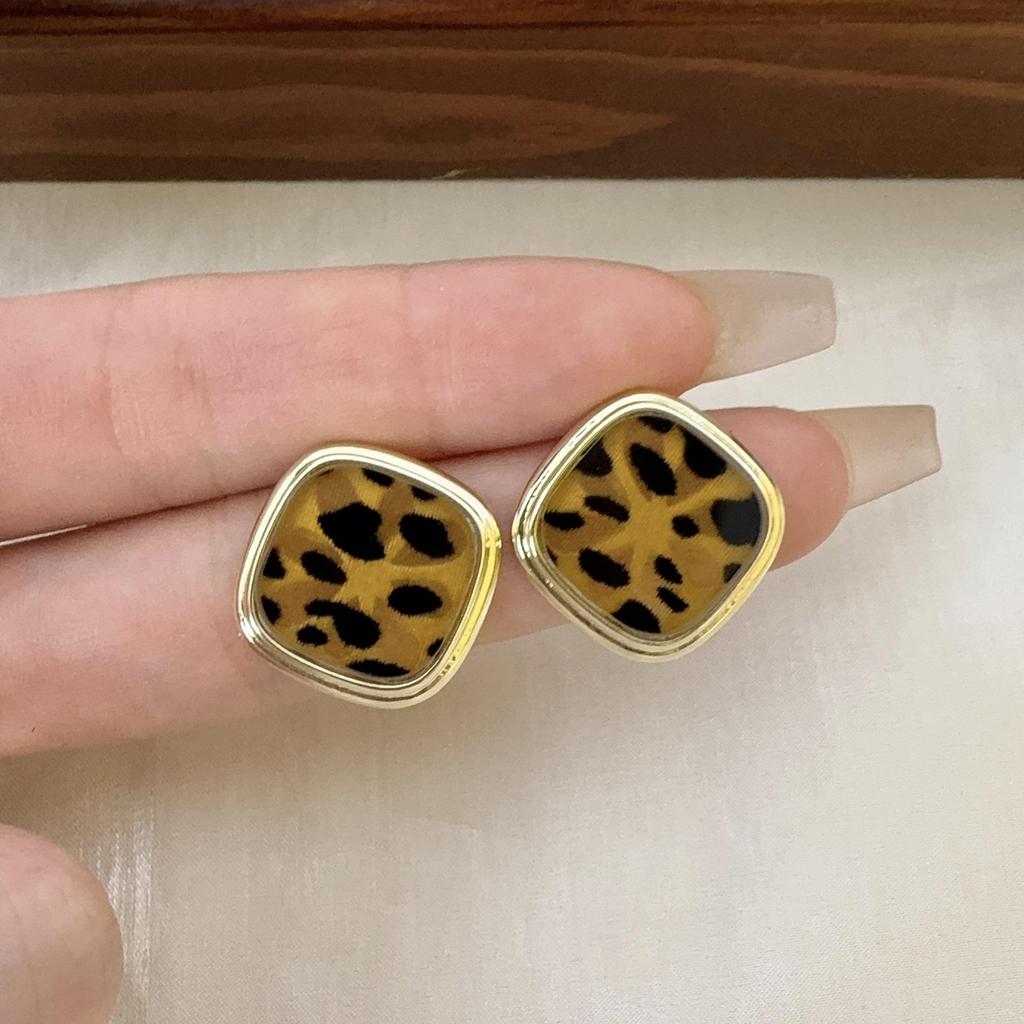 Sweet Style Resin Leopard Print Square Stud Earrings - Women's Fashion, Light Luxury, Versatile, and Unique