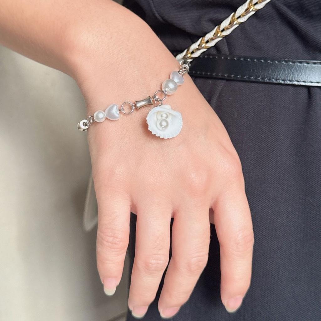 Elegant Shell Pearls Handchain Four Leaf Clovers Bracelet Adjustable Length Wristchain Fashionable and Stylish Ornament