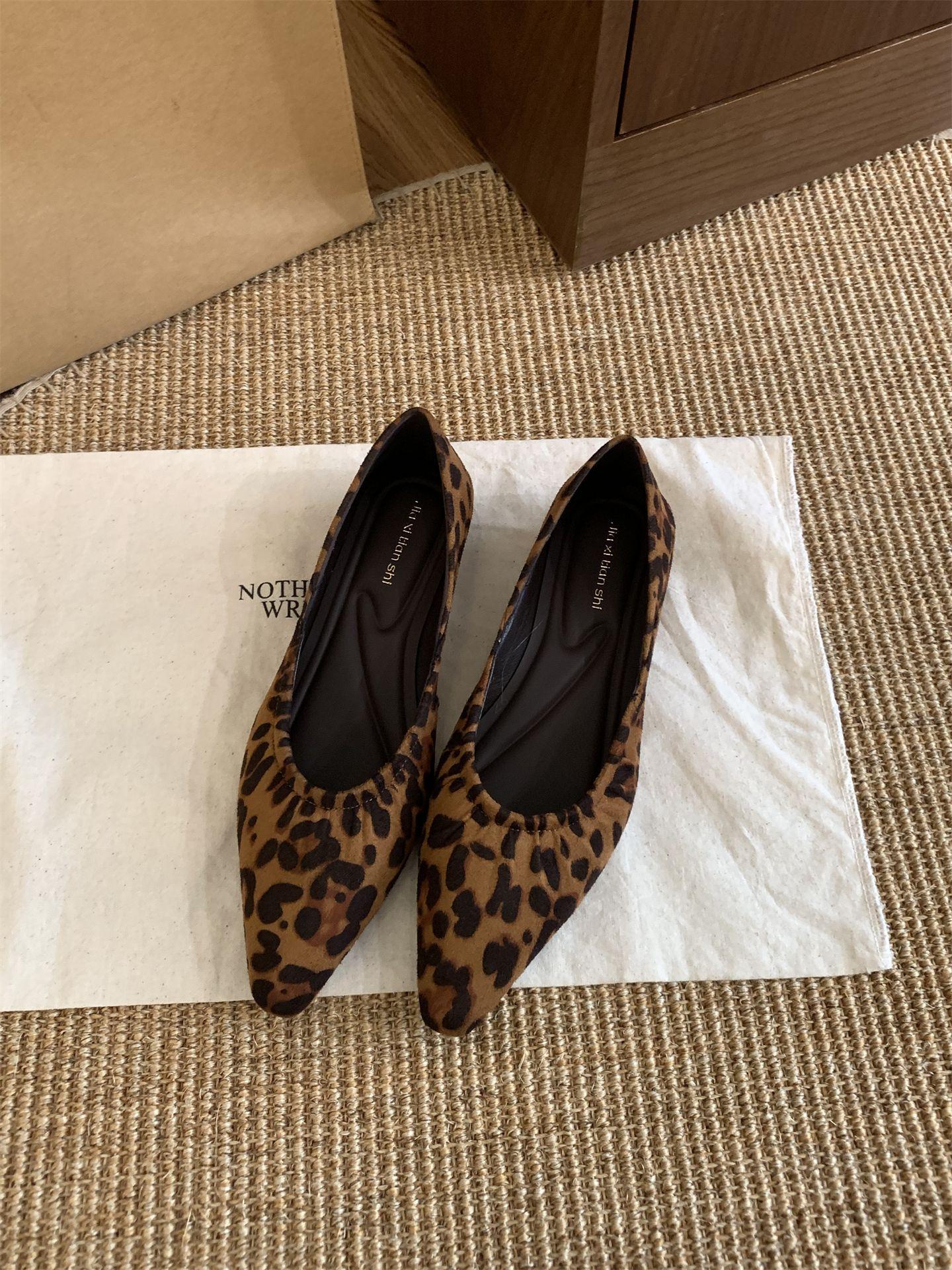 

Внутреннее увеличение высоты, туфли-лодочки с острым носком и леопардовым принтом, женская обувь 2025, новая летняя, серебристый темперамент, складки, для юбок, вечерняя обувь 40 цветной печати леопарда