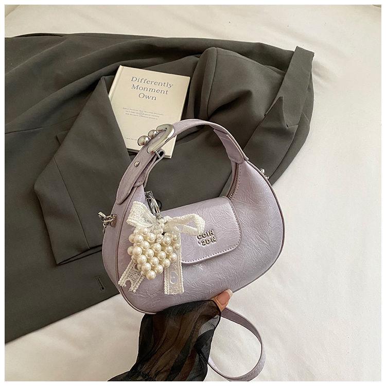 Sense of Hand Crescent Shoulder Bag: 2025 New Niche Design Dumpling-Style Crossbody for Women.