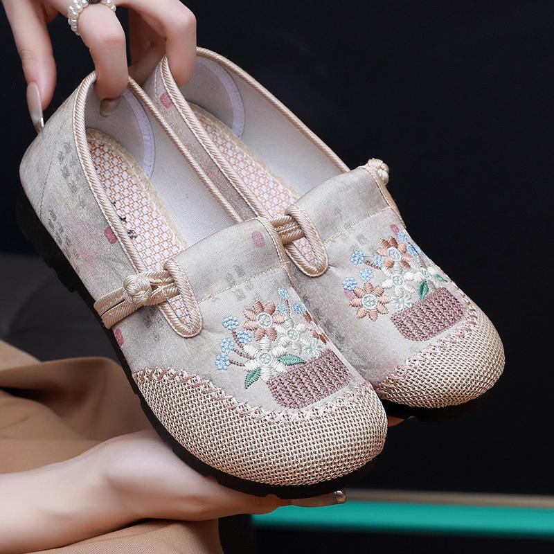 New Style of Cloth Shoes, Embroidered Shoes, Single Shoes, Soft-soled, Anti-slip and Comfortable Shoes