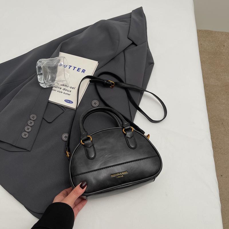 

Maillard Handbag Women s Winter 2025 Fashion Retro Versatile Shoulder Bag Commuter Messenger Bag 23*10*16