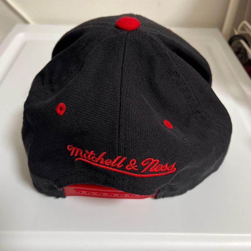 Used Chicago Bulls Baseball Cap Black/Red