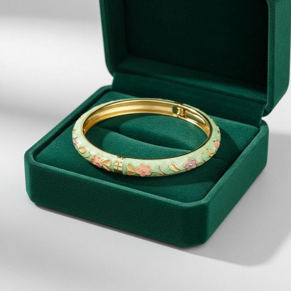 Zinc Zinc Zinc Alloy Blossom Enamel Bracelet Flower Pattern Vintage Bracelet Elegant Women Bangle Student