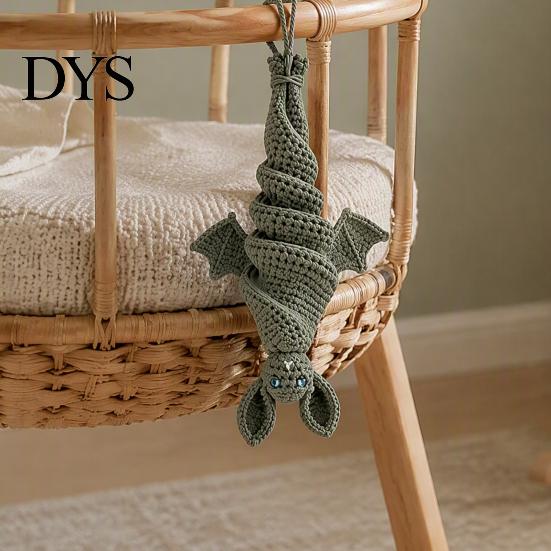 Crochet Bat Kit Wind Spinner DIY Kit, Halloween Knitted Spiral Hanging Decoration Gothic Style Decor with Yarn And Hook, Spooky Handmade Complete