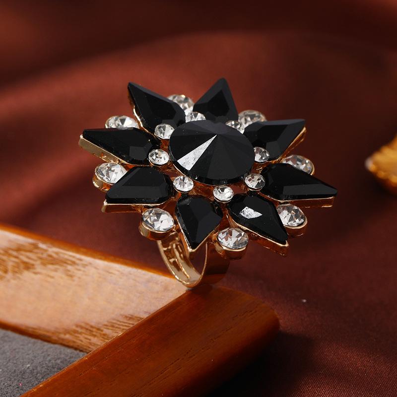Retro Starfish Ring: European & American Creative Cute Japanese Style Trendy Jewelry for Women
