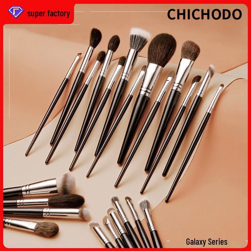 Cangzhou Deluxe Makeup Brush Set: High-End Brushes for Loose Powder, Blush, Eyeshadow, Concealer, and Foundation.