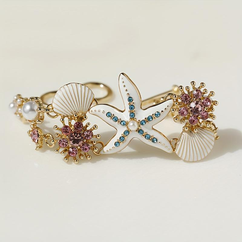 Exquisites Design mit Seesternen und Muscheln, verziert mit schimmernden Edelsteinen. Traumhaftes Meer - Stilvoller Schmuck, Vielseitig für den täglichen Gebrauch
