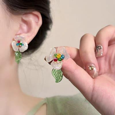Neu im frühen Frühling, Grüne Blattknospen Harzohrringe Damen Frühling und Sommer Nischen-Design Französische Steckerohrringe Hochwertige Ohrringe