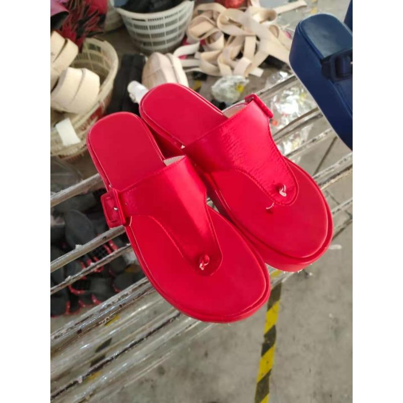

Summer herringbone cool slippers women s new beach toe belt buckle flat sandals women s large size women s shoes 35 красный