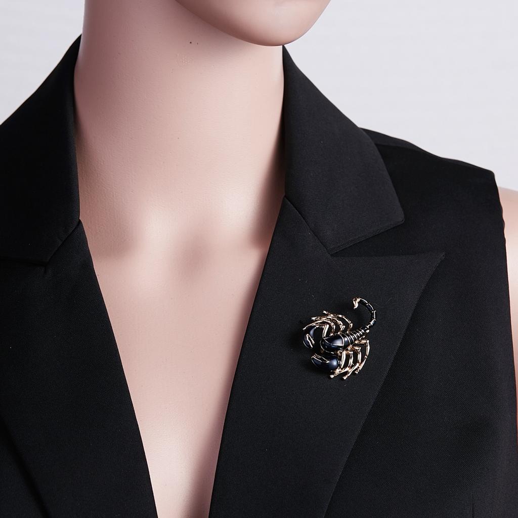 Fashion Vintage Metal Scorpion Shaped Brooches For Women Men Gothic Exquisite Lovely Insect Animal Scorpion Lapel Pins Jewelry
