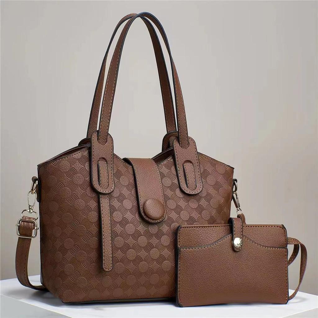 

Trendy Medium Capacity Women s Crossbody Handbag With Elegant Chain And Soft Pu Material коричневий