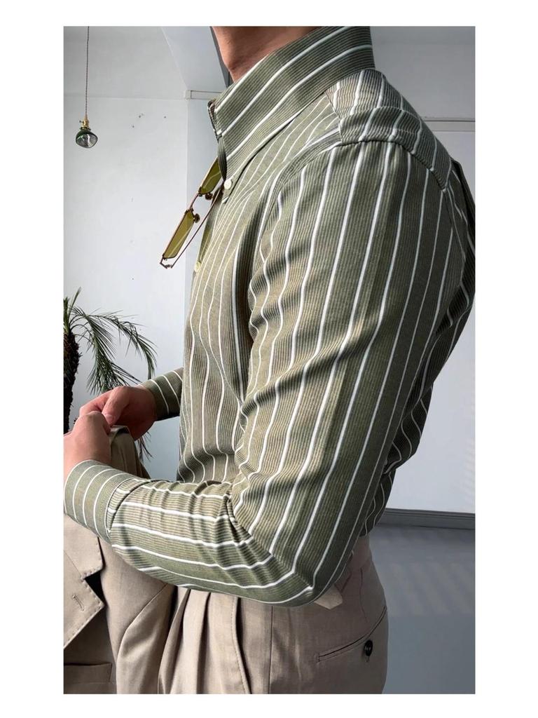 Ruishen Apparel Italienisches Retro Grün Gestreiftes Langarmhemd mit Langem Spitzkragen