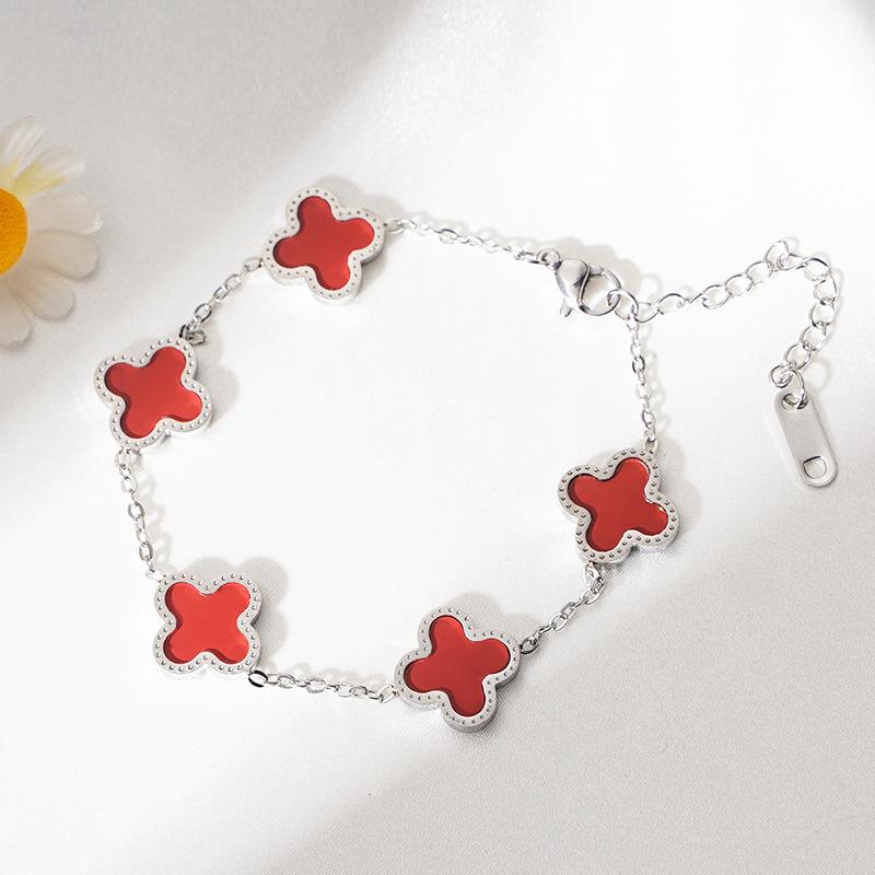 Fashionable Charm Premium Titanium Steel Clover Bracelet