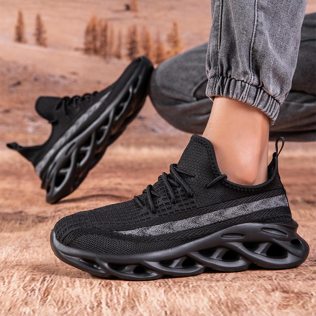 Fashion Luxury Black Men's Sneakers Summer Lightweight Men Shoes Mesh Breathable Shoes for Men Outdoor Platform Sports Running Shoes