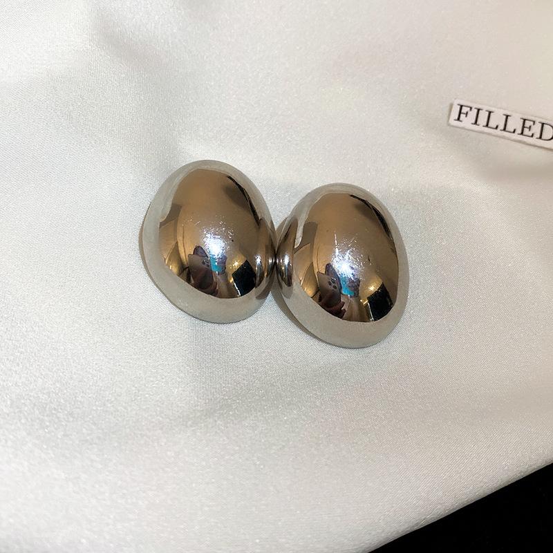 

Real gold electroplated silver needle irregular oval earrings niche simple new stud earrings personalized metal wind earrings