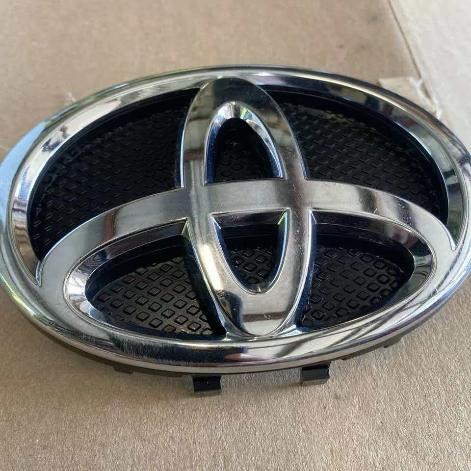 For Toyota NGX50TOYOTA YARIS OEM FRONT EMBLEMS 75301-52080 FITS YARIS SEDAN 2007-2014
