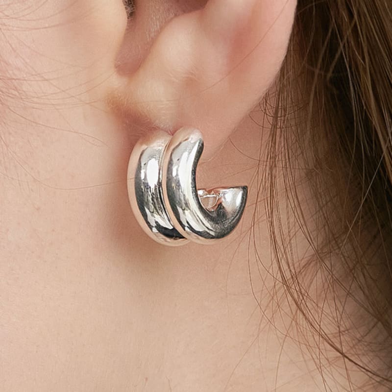 

UNI.J Double Volume Silver Earring Ie399 single