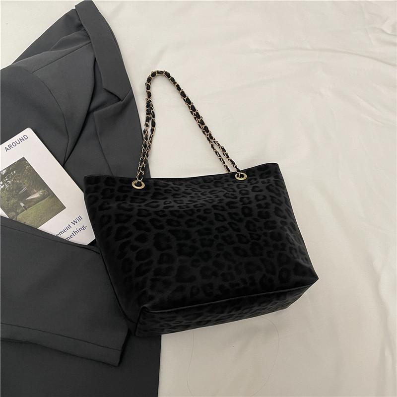 

Autumn and winter new large-capacity tote bag women s fashion simple leopard print commuting temperament shoulder armpit bag