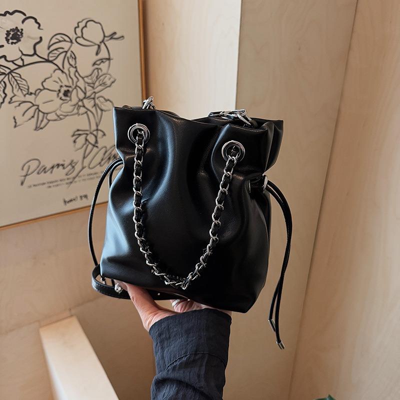 

Сумки Женская Новая Популярная Мода Универсальная Сумка Через Плечо Премиальная Текстура Сумка-Ведро для Поездок чёрный