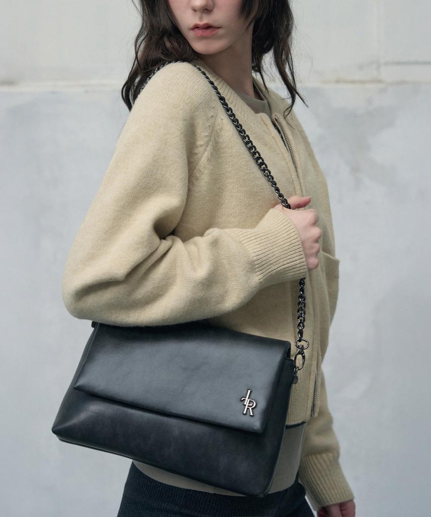 Leathery Flap Chain Shoulder Bag [Ivory]